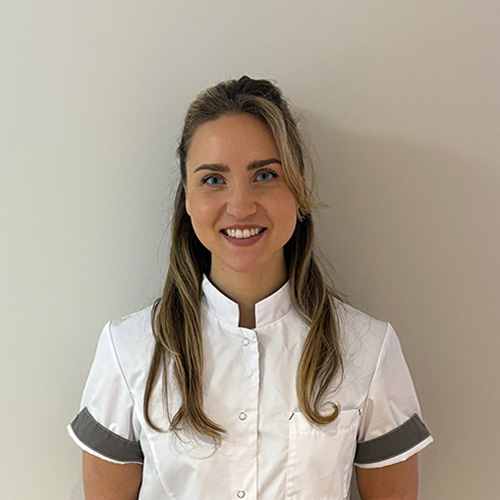 Ismay, werkzaam bij Tandheelkundig Centrum Nederland, lachend