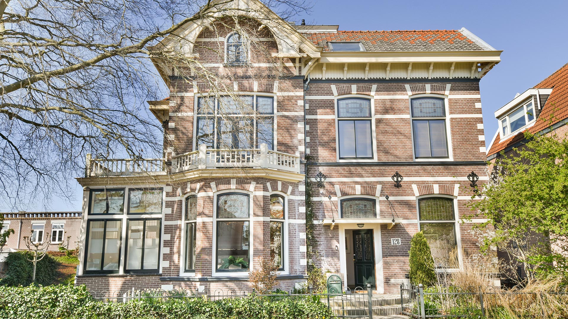 Hoofdingang van TCN Alkmaar tandartspraktijk – Tandheelkundig Centrum Nederland