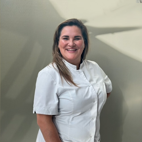 Bianca, werkzaam bij Tandheelkundig Centrum Nederland, lachend