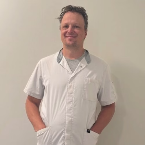 Johan, werkzaam bij Tandheelkundig Centrum Nederland, lachend