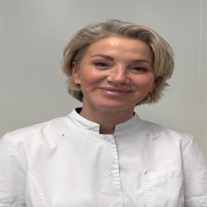 Jolanda, werkzaam bij Tandheelkundig Centrum Nederland, lachend