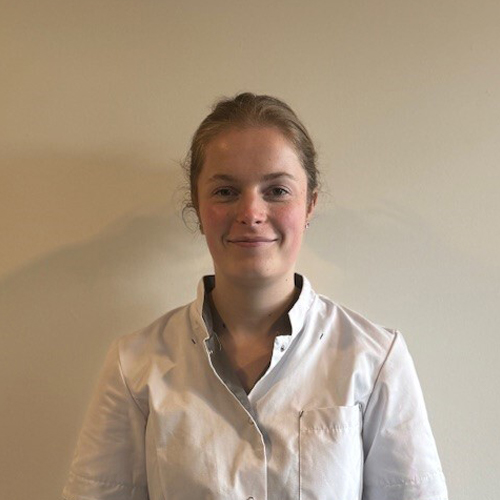 Kayleigh, werkzaam bij Tandheelkundig Centrum Nederland, lachend