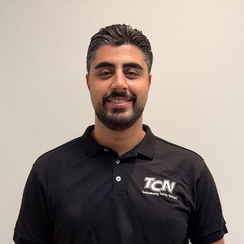 Roozbeh werkzaam bij Tandheelkundig Centrum Nederland, lachend