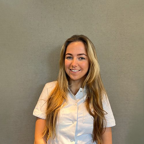 Lisa, werkzaam bij Tandheelkundig Centrum Nederland, lachend