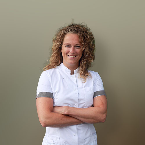 Linda, werkzaam bij Tandheelkundig Centrum Nederland, lachend