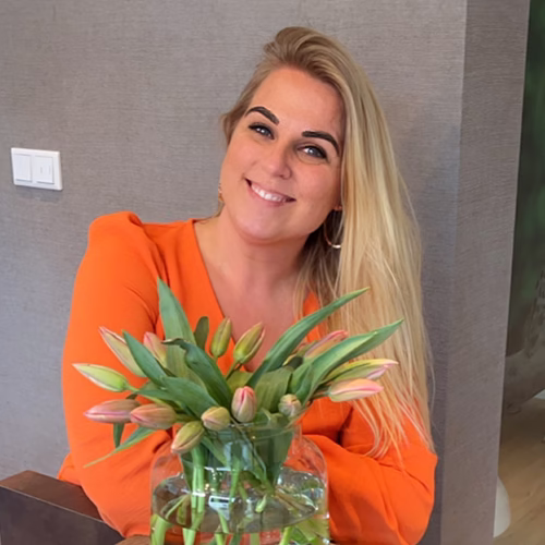 Michelle, werkzaam bij Tandheelkundig Centrum Nederland, lachend