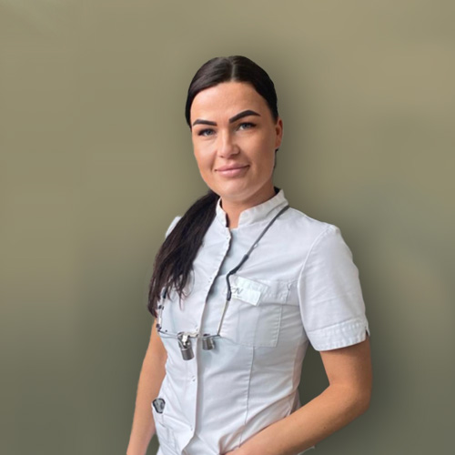 Julia, werkzaam bij Tandheelkundig Centrum Nederland, lachend