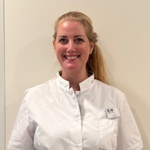 Jose Haasnoot, werkzaam bij Tandheelkundig Centrum Nederland, lachend