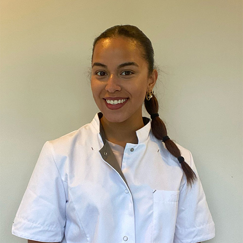 Alicia Atmopawiro Alicia Atmopawiro