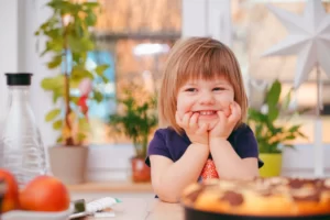 Kind lacht vrolijk tijdens Gewoon Gaaf preventieprogramma van Tandheelkundig Centrum Nederland