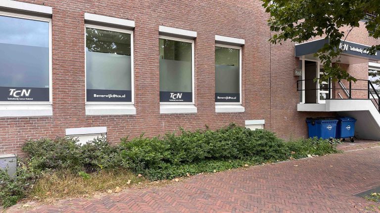 De zijkant van het pand van TCN Beverwijk